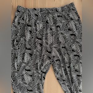 Black and white patterned pants size about S/M